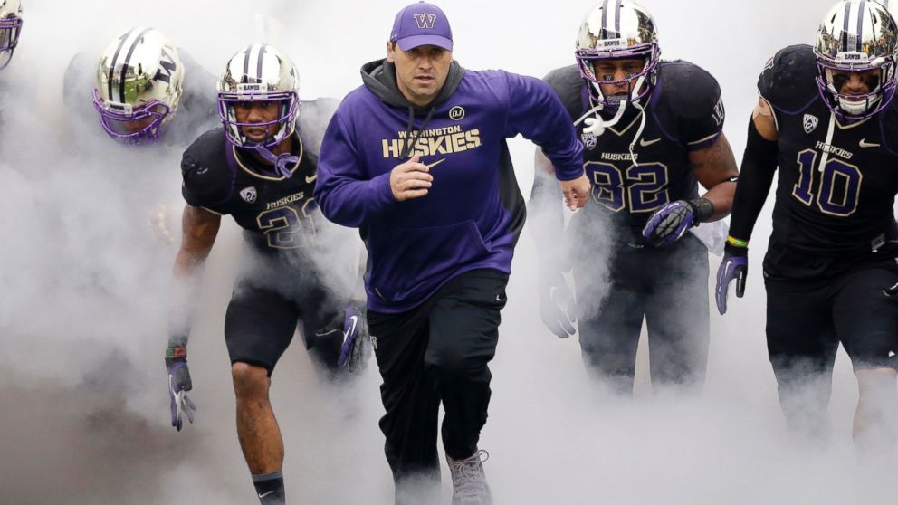 PHOTO: In this Nov. 29, 2013 file photo, Washington head coach Steve Sarkisian runs onto the field before a game against Washington State in Seattle.