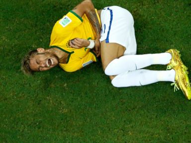 Neymar Injury Sends Host Brazil Into Somber Mood