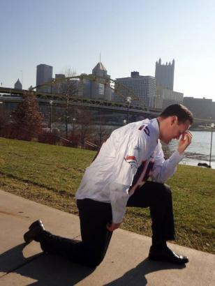 Tebow's Touchdown Pose Goes Viral