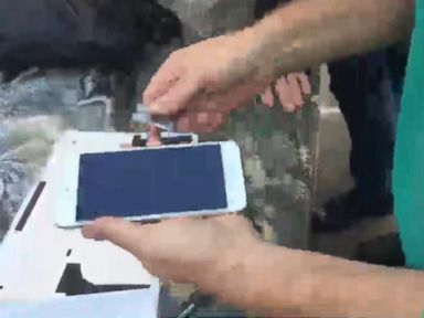 WATCH: First Customers in Line Enter the Apple Store to Buy the New iPhone 7