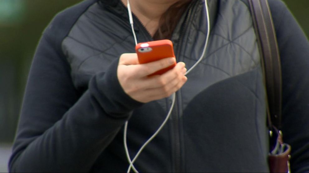 WATCH:  Americans hang up on landlines as cellphone homes dominate