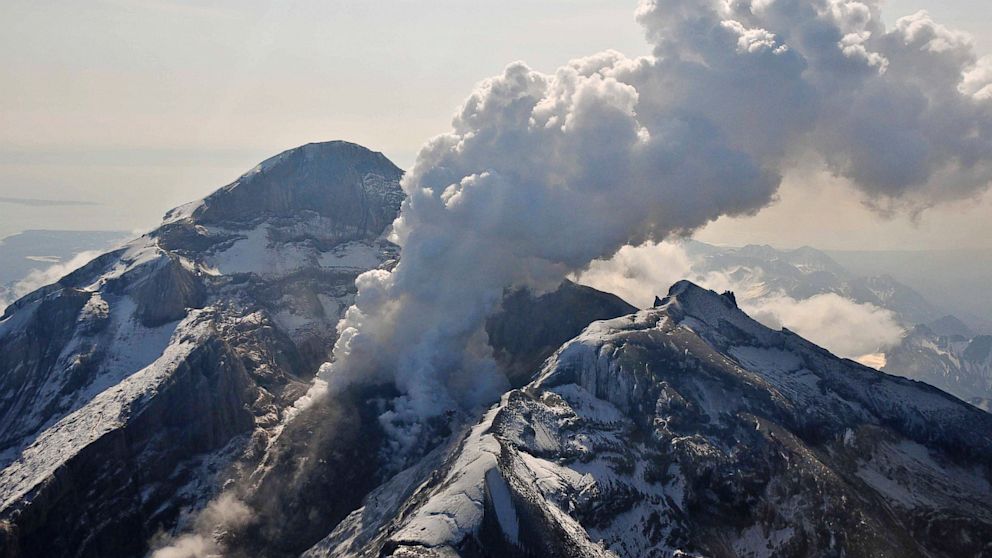 PHOTO: Redoubt Volcano Screams Before Eruption