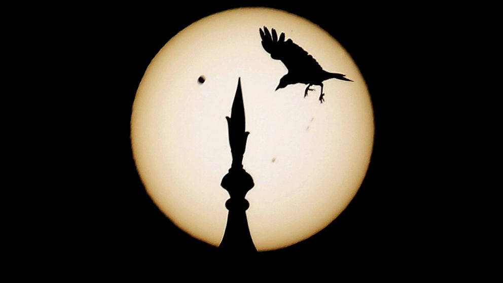 PHOTO: NASA researchers want to put a landsail on Venus