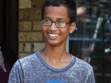 Teen Arrested for Clock Gets Warm Welcome From Silicon Valley