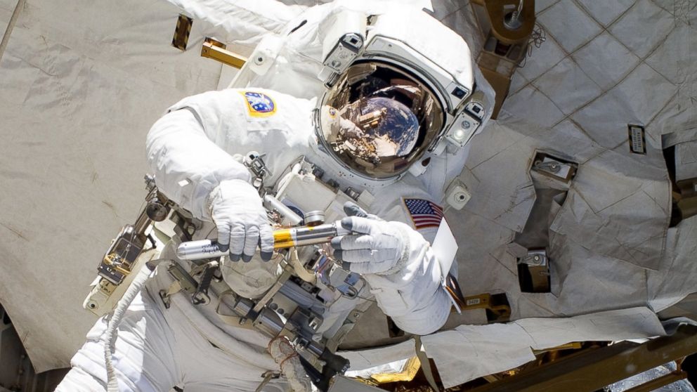 PHOTO: NASA astronaut Alvin Drew participates in an EVA on the International Space Station on Feb. 28, 2011.