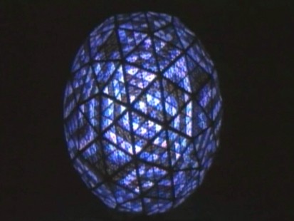 VIDEO: 32,000 LEDs will help ring in 2010 - how theyre also saving the environment.