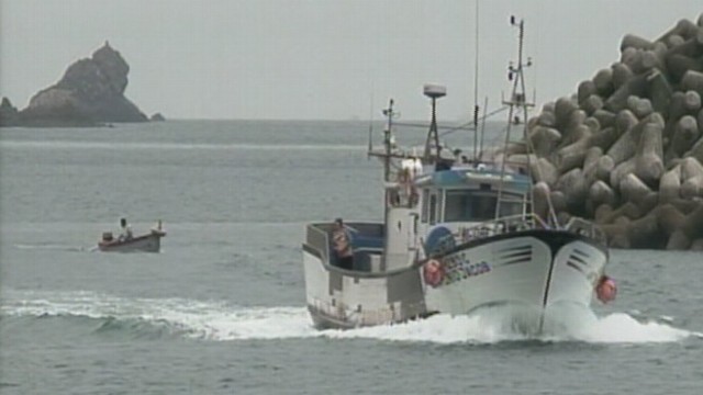 VIDEO: New report finds pollution and over-fishing could lead to mass extinctions.