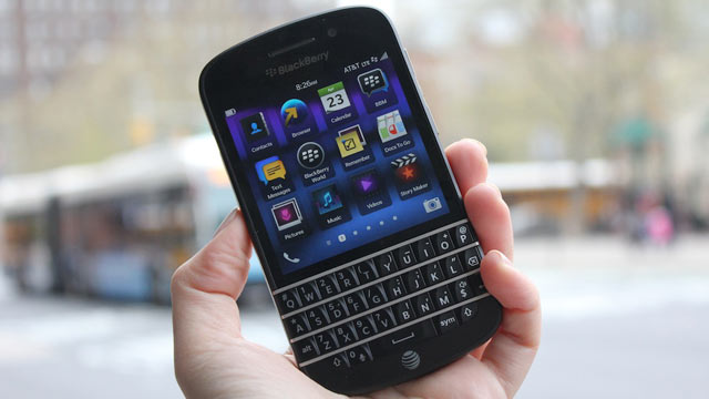 PHOTO: The BlackBerry Q10 has a physical keyboard.