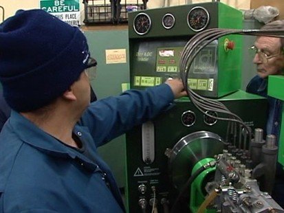 VIDEO: Workers train for green jobs