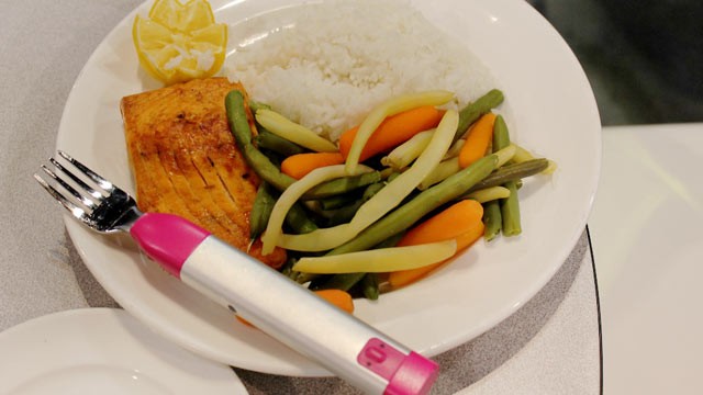 PHOTO: HapiLabs HAPIfork syncs with your phone and vibrates when you eat too fast.