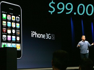PHOTO Apple Senior Vice President of Worldwide Marketing Phil Schiller announces the new iPhone 3Gs
