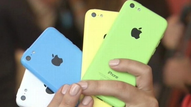 VIDEO: ABC News Tech Editor shows off Apples latest phones.