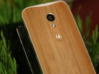 VIDEO: Motorolas new smartphone is made in the US and can be customized in a number of colors.