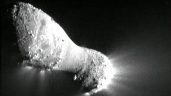 Video: The Hartley 2 comet.