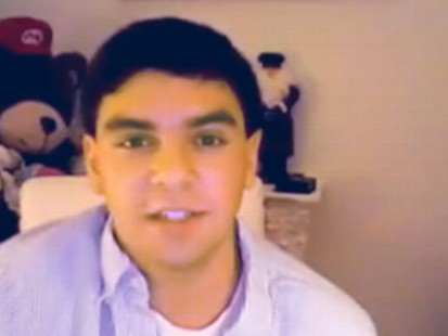 VIDEO: Tenn. video blogger agrees to attend Conn. high schoolers prom.