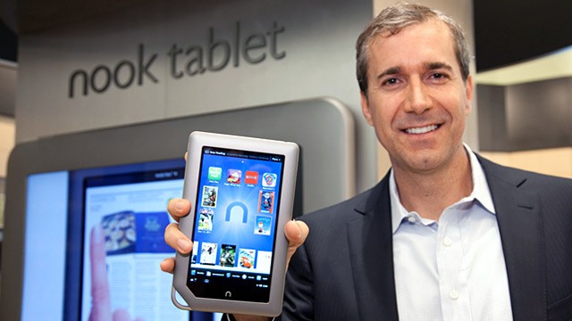 PHOTO: Barnes & Noble CEO holds new Nook Tablet