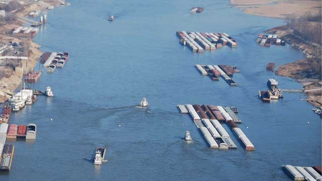 PHOTO: After months of drought, the Mississippi River is approaching the point where it may become too shallow for barges that navigate through, St. Louis. Mo., Nov. 28, 2012.