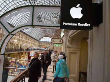 Apple Halts Online Sales in Russia