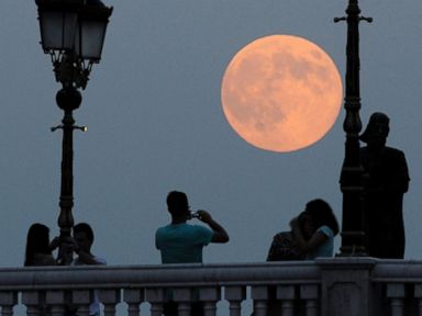 Spectacular Photos of the Supermoon