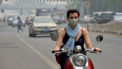 PHOTO:&nbsp;A foreign resident wears a mask as air pollution shrouds Beijing, May 6, 2013.