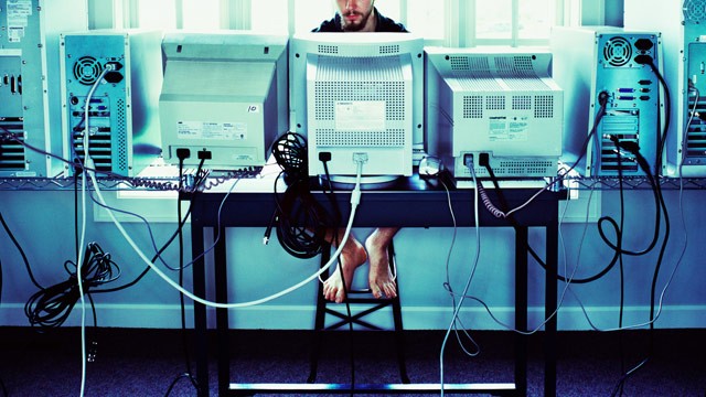 PHOTO: The FBI is shutting down temporary internet servers, leaving unsuspecting malware-infected individuals without internet.