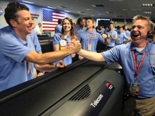 Photos: NASA Rover Curiosity Touches Down on Mars