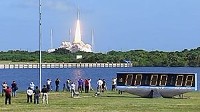 Photo: Liftoff: NASA's Ares 1-X Booster Has First Test: New Rocket Meant as Space Shuttle Replacement