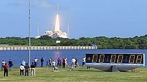 Photo: Liftoff: NASAs Ares 1-X Booster Has First Test: New Rocket Meant as Space Shuttle Replacement