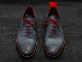 GPS Shoes Navigate You Home