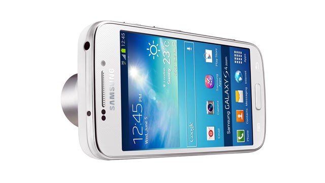 PHOTO: Samsungs Galaxy S4 Zoom puts a 16-megapixel camera on the Galaxy S 4 smartphone.