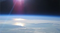 Photo: Hobbyist Shoots Earth from Edge of Space with Used Camera from eBay: NASA Spends $450 Millon for Shuttle Flights; Robert Harrison Uses Weather Ballons, Duct Tape for $750