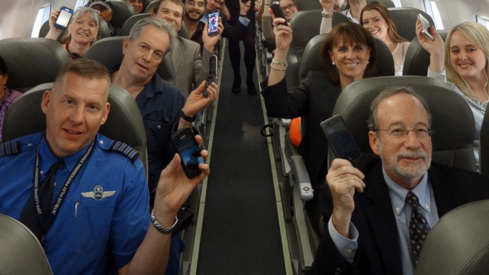 JetBlue and Delta Now Allow Passengers to Gadgets During Takeoff ...