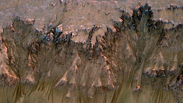 PHOTO: Possible water flow on Mars