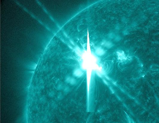 Major Solar Flare Erupts 