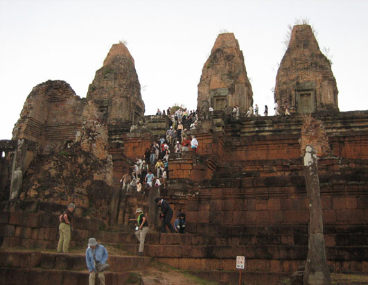 Eco-Tourists Give Back in Cambodia