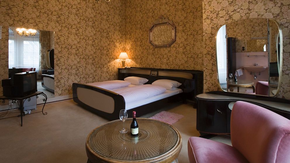 PHOTO: AirBnBs new "hospitality lab" helps hosts learn good practices for customer service.