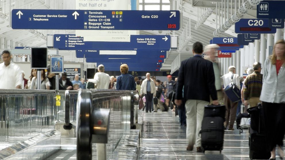 PHOTO: With more Americans vacationing than last year, airports are expecting a very busy summer
