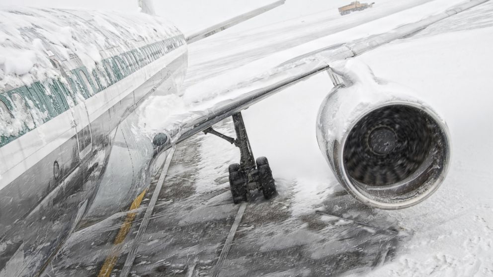 PHOTO: Winter weather is causing flight delays in many states.