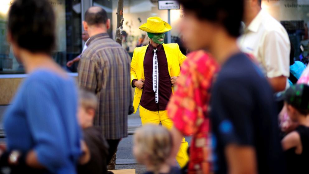 PHOTO: A man performs as human statue on La Ramblas St. in Barcelona, Spain, Oct. 29, 2009.