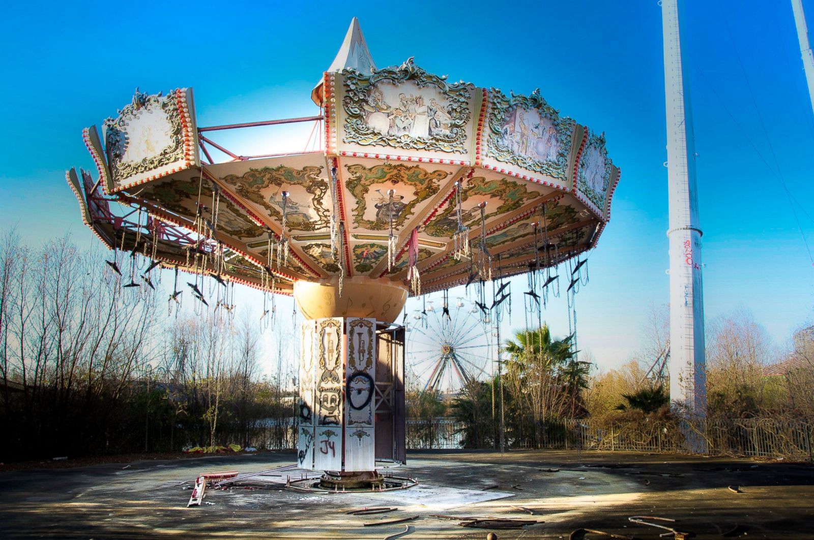 abandoned theme parks