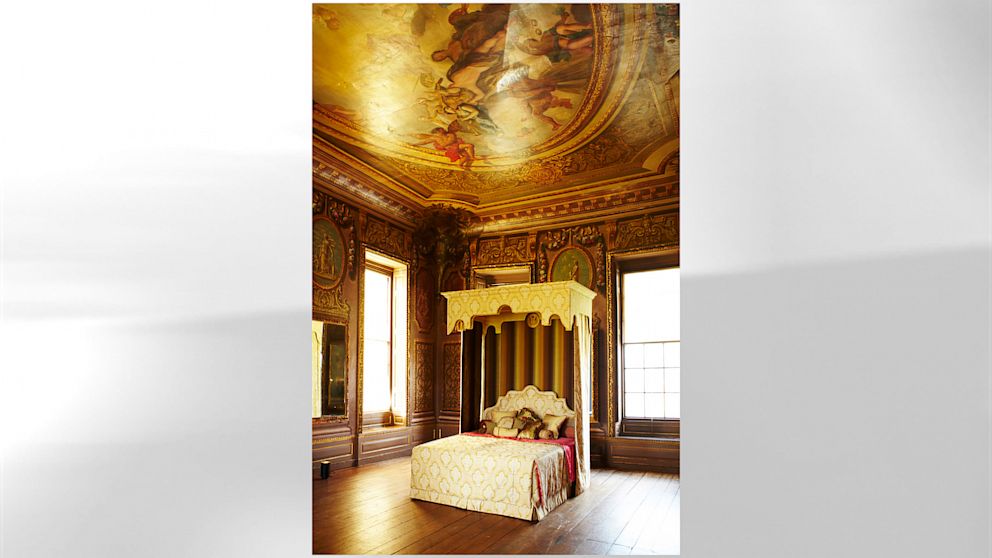 PHOTO: Savoirs Royal Bed costs $175,000 and takes 700 hours of labor.