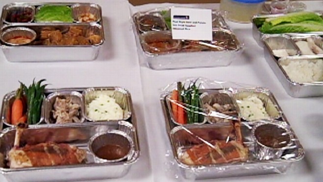 Video: Singapore airlines shows off its gourmet meals.