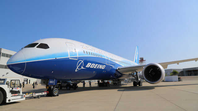 PHOTO: Boeings 787 Dreamliner -- with more oxygen thats cleaner and less dry than current plane air -- is finally making its domestic debut this holiday season.