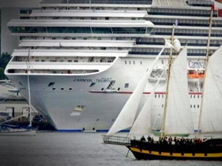 Tug Reaches Cruise Ship, to Head for Alabama