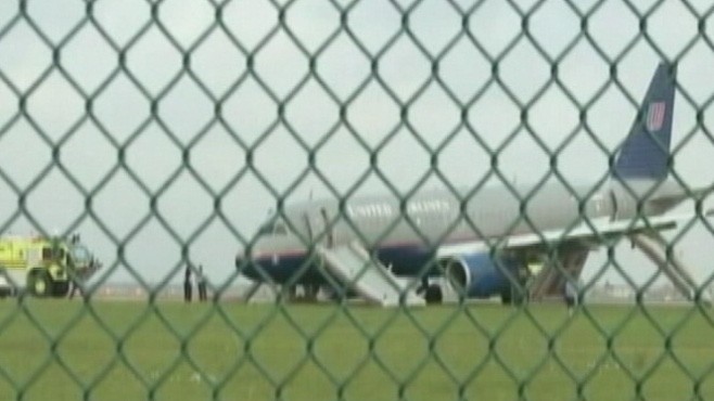 VIDEO: Air traffic controllers guide crippled plane through emergency landing.