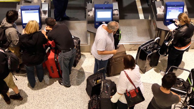 PHOTO: Airline passengers check-in at George Bush Intercontinental Airport, Nov. 20, 2012, in Houston.