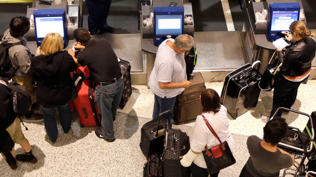 PHOTO: Airline passengers check-in at George Bush Intercontinental Airport, Nov. 20, 2012, in Houston.