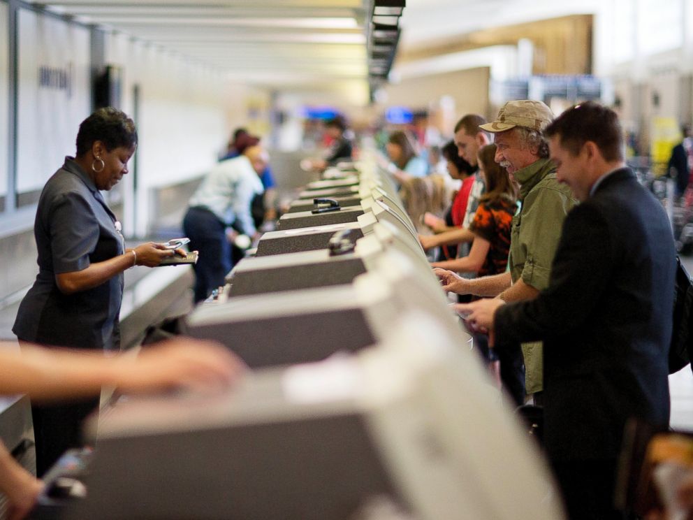 united airlines check in luggage