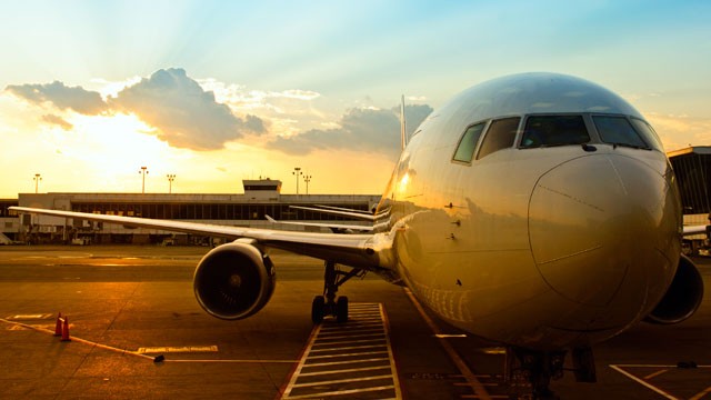 PHOTO: Travelocity has compiled its flights data over the Thanksgiving holiday to pinpoint which days are the cheapest to fly.