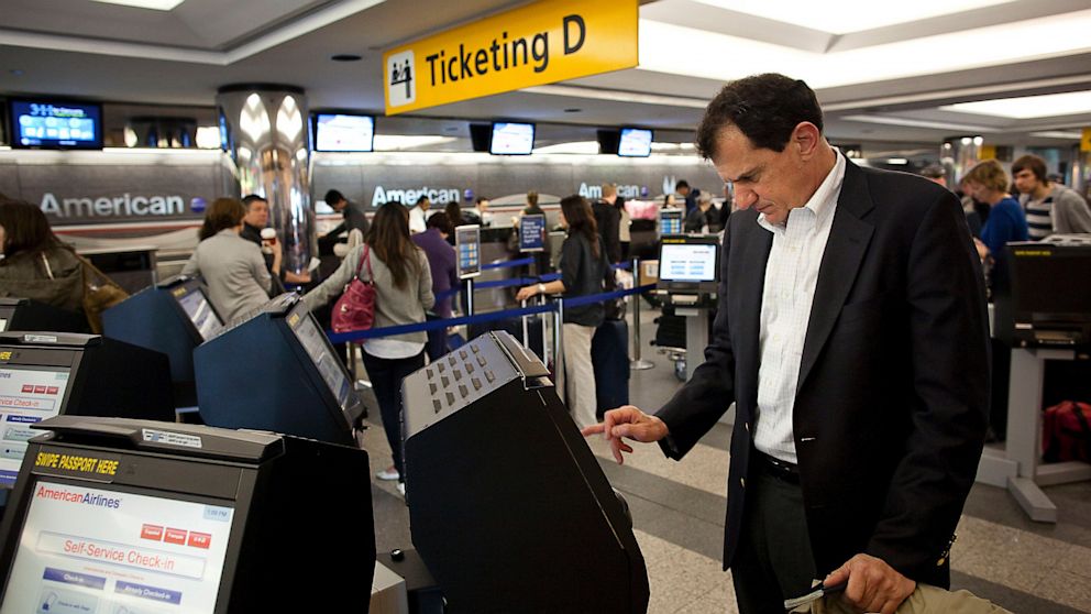 PHOTO: Traveler used self-service check in kiosk